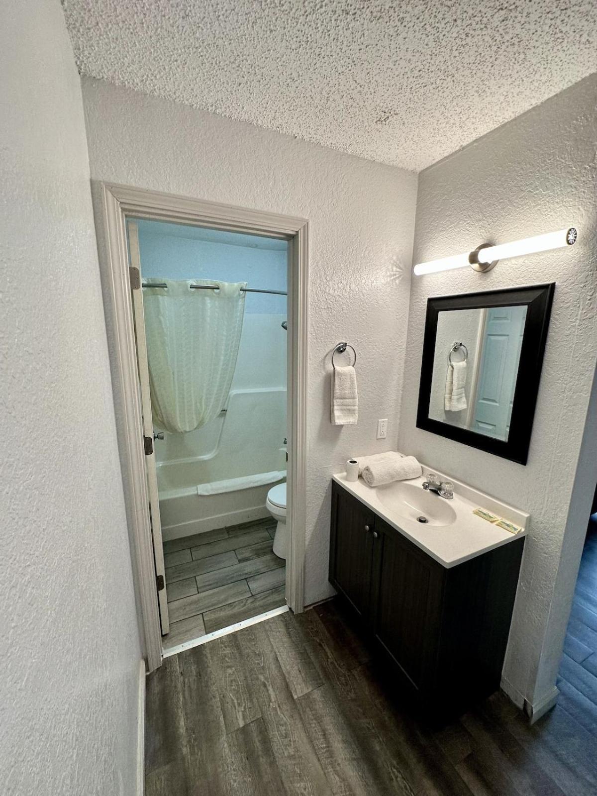 Ozark Inn And Suites Osage Beach Exteriör bild