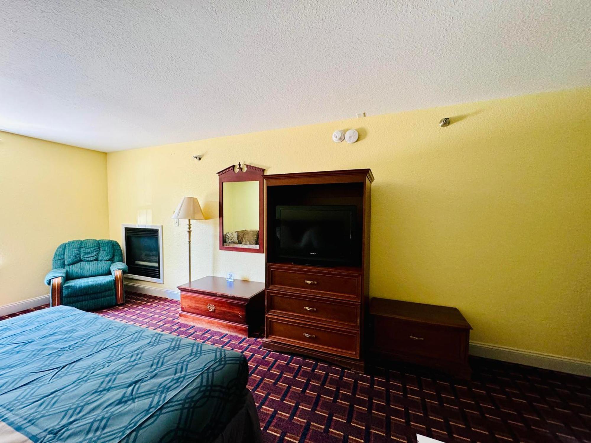 Ozark Inn And Suites Osage Beach Exteriör bild